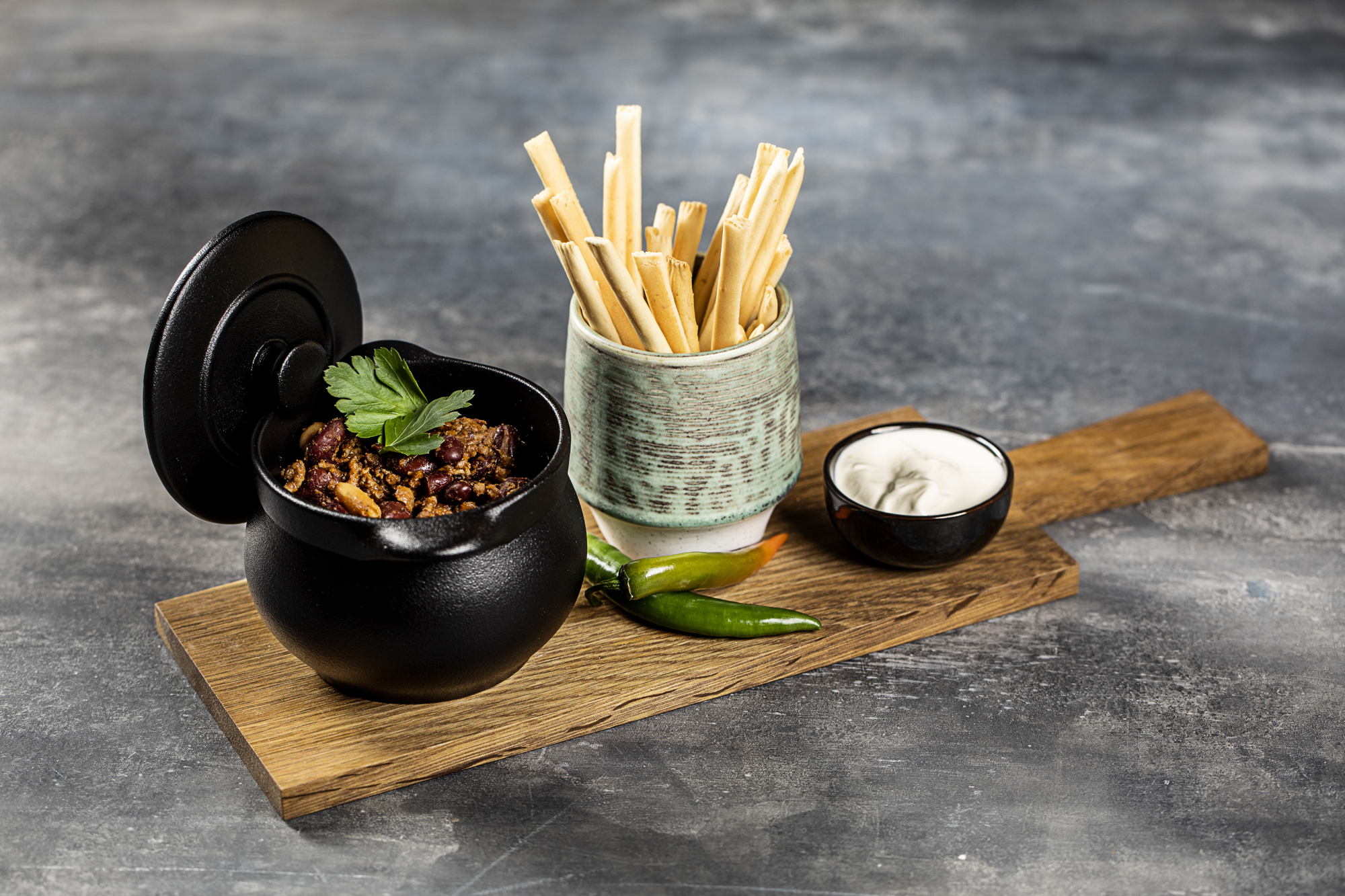 Chhili con carne serveret i RAK Chef's Fusion terrin med låg