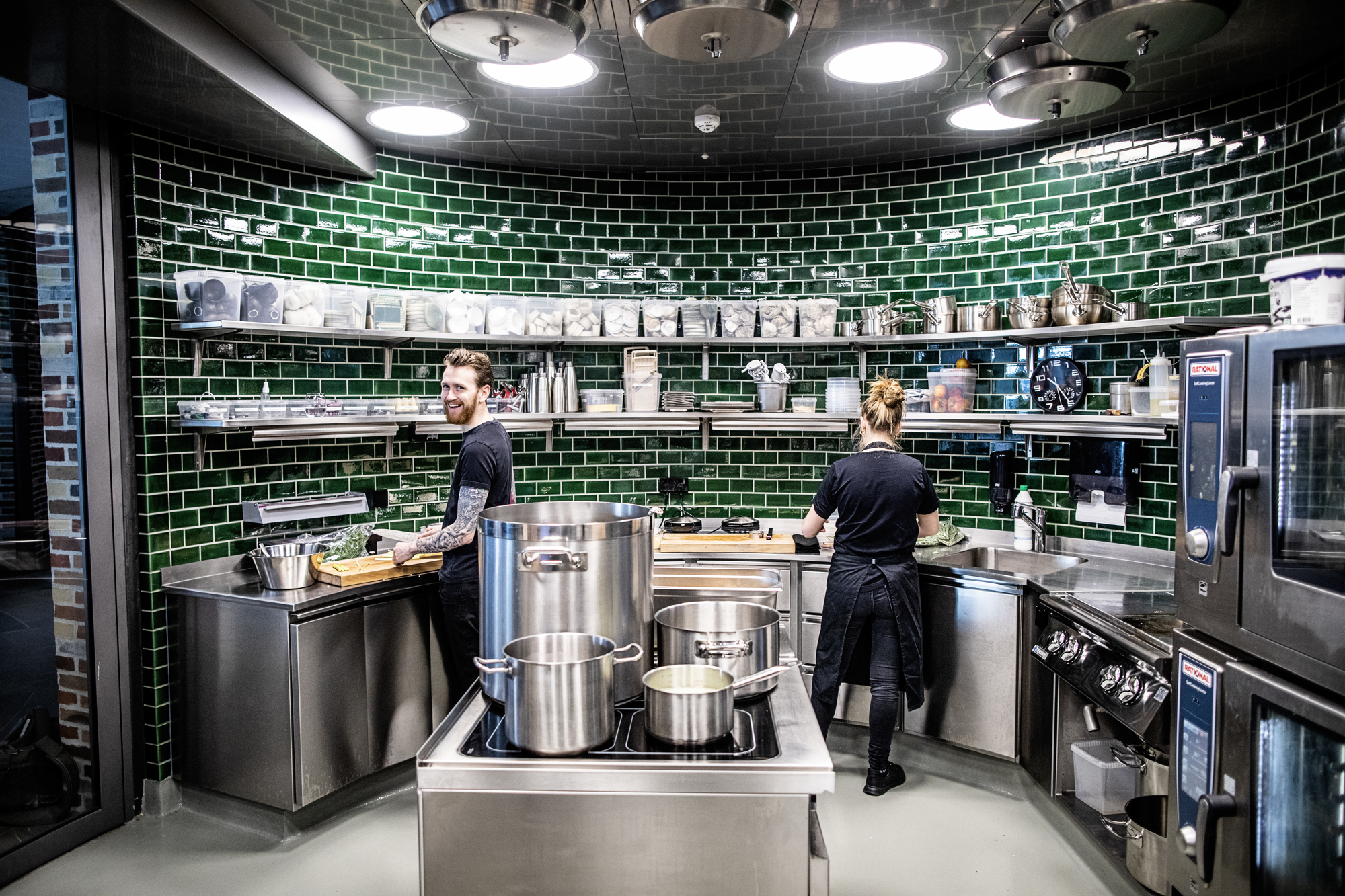 Rundt køkken hos Restaurant Lyst i Vejle. Køkkenet er leveret af BENT BRANDT.